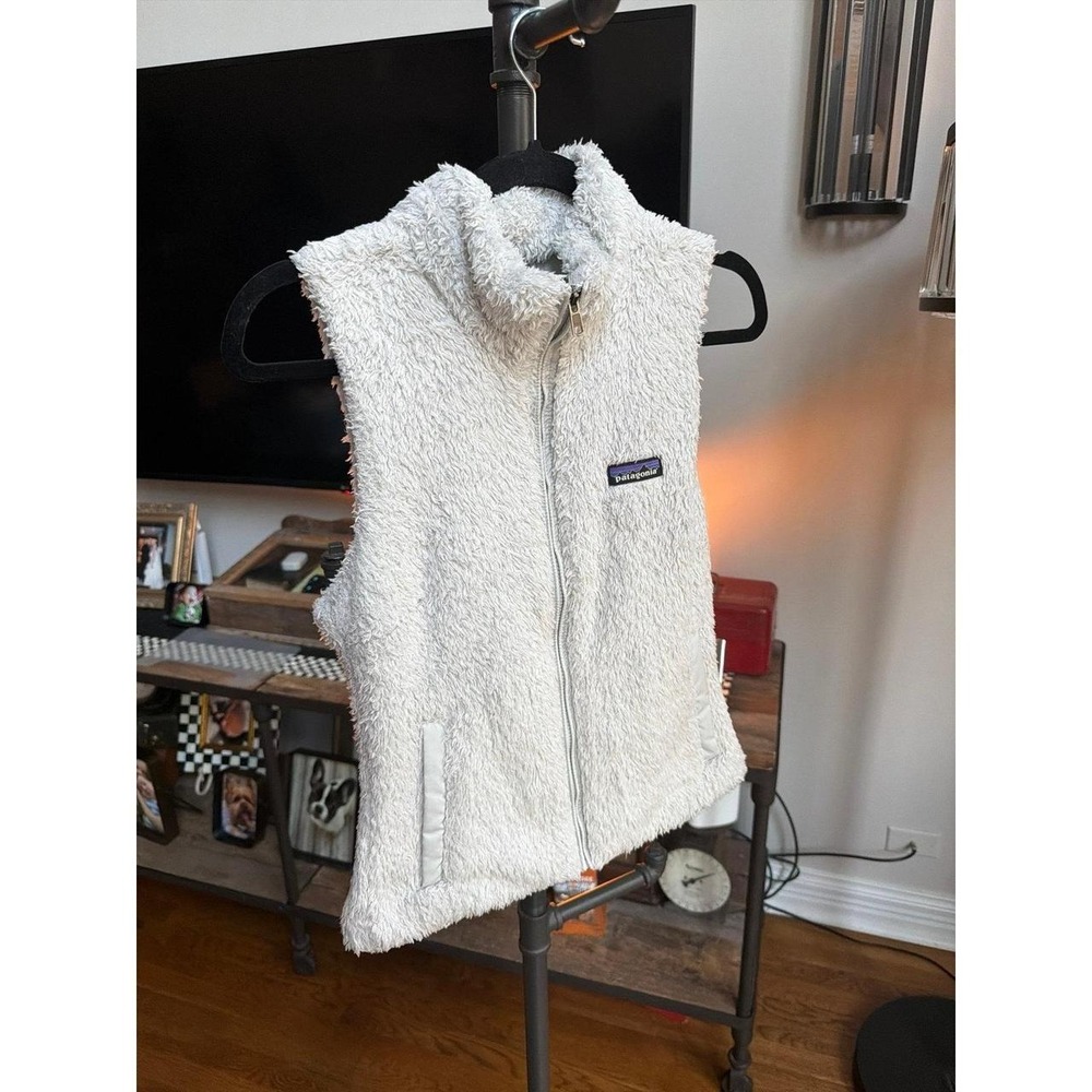Patagonia Women's‎ Los Gatos Vest in Birch White featuring a high-pile fleece XS